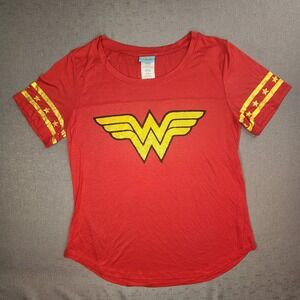 Wonder Woman Red Graphic T-Shirt Juniors Medium Yellow Logo Halloween Star Tee